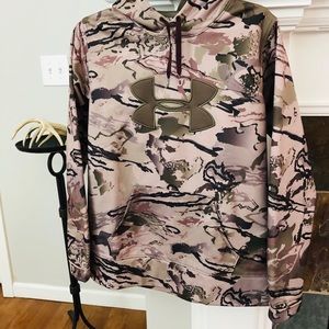 Under Armor Women’s CAMO Sweatshirt